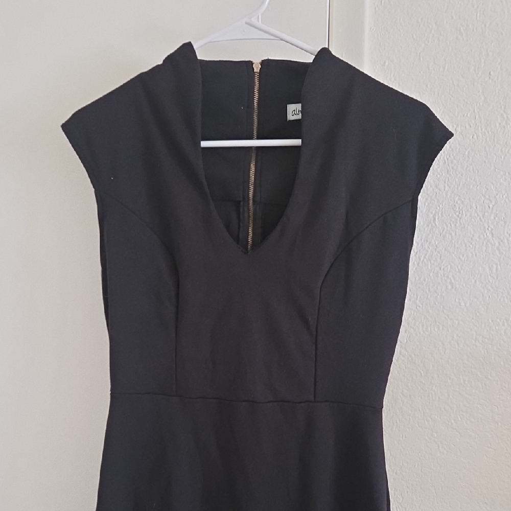 Almost Famous Black V-Neck Dress
